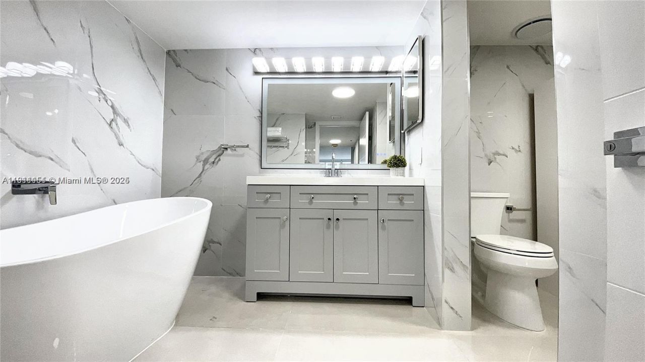 1717 N Bayshore Dr, Unit A-1950, Miami, FL 33132 Photo