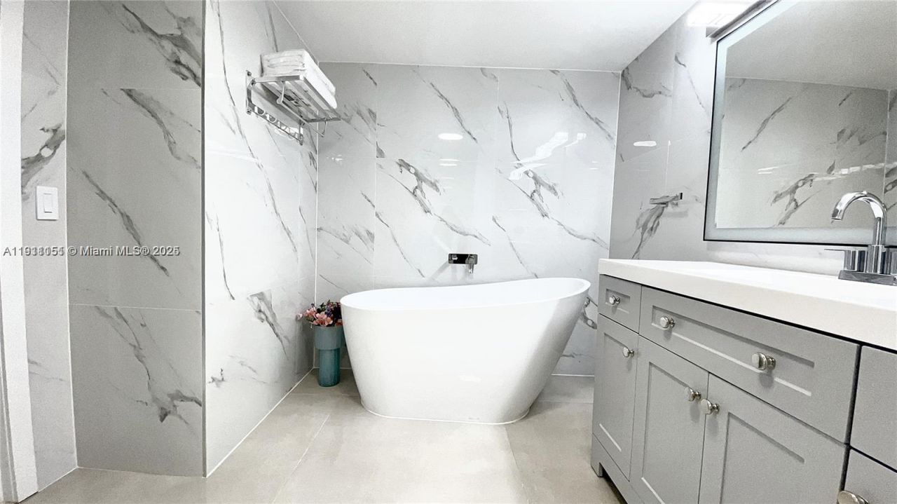 1717 N Bayshore Dr, Unit A-1950, Miami, FL 33132 Photo