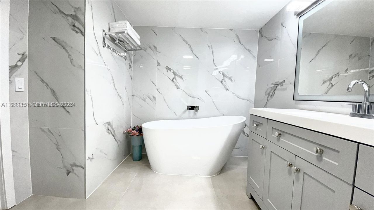 1717 N Bayshore Dr, Unit A-1950, Miami, FL 33132 Photo