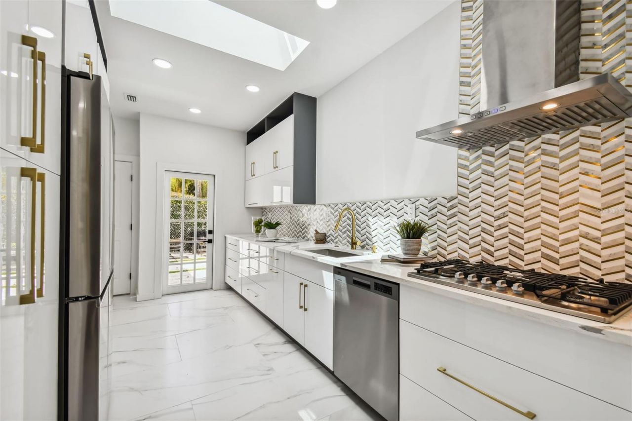 110 28th Avenue N, Unit B, Saint Petersburg, FL 33704 Photo