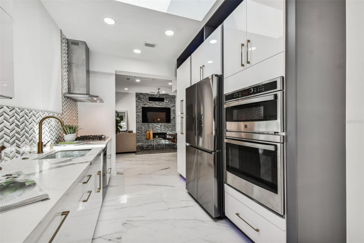 110 28th Avenue N, Unit B, Saint Petersburg, FL 33704 Photo