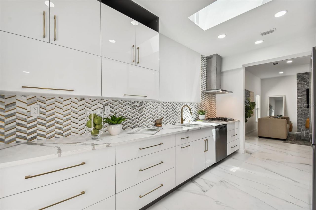 110 28th Avenue N, Unit B, Saint Petersburg, FL 33704 Photo