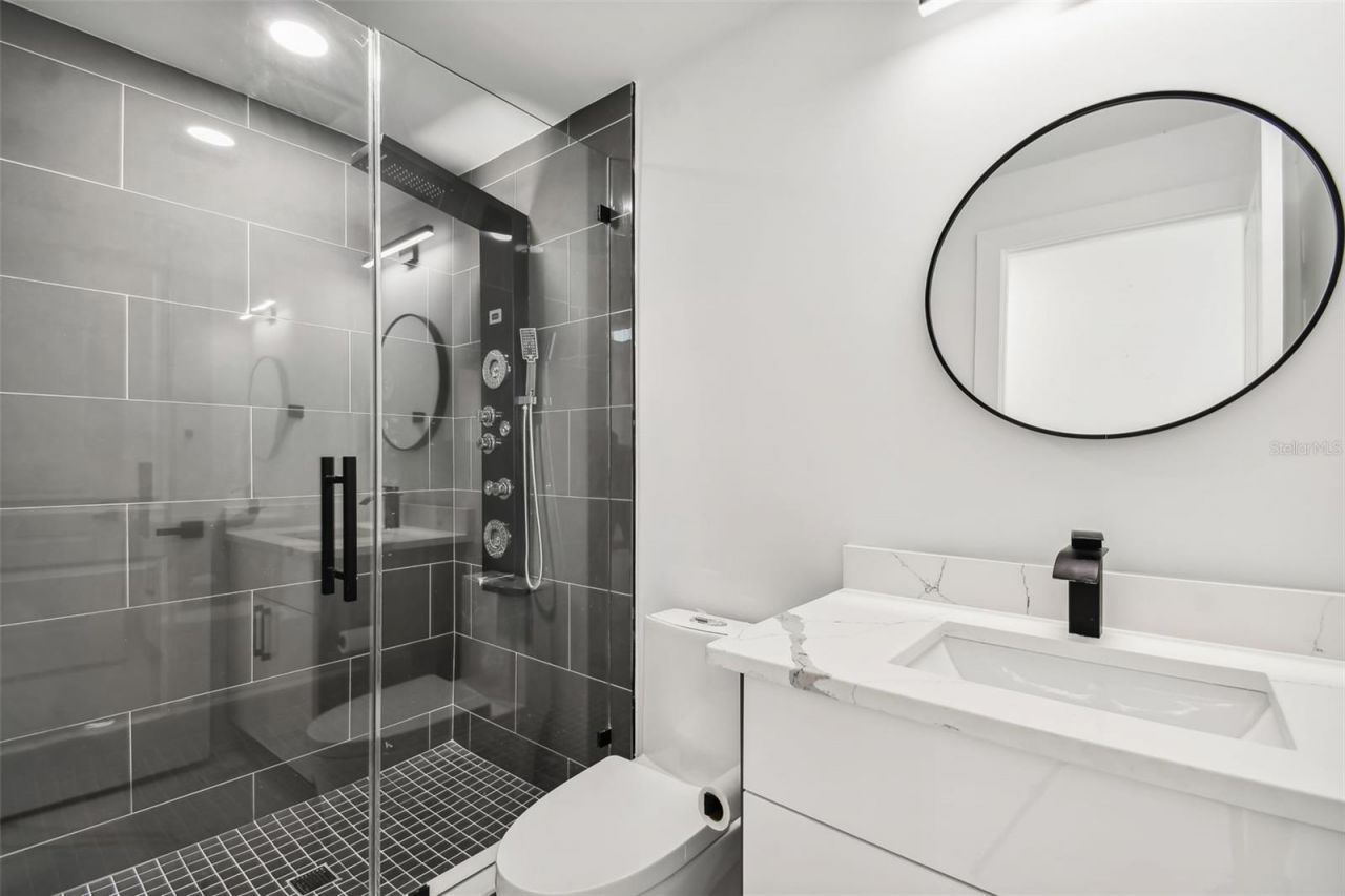 110 28th Avenue N, Unit B, Saint Petersburg, FL 33704 Photo