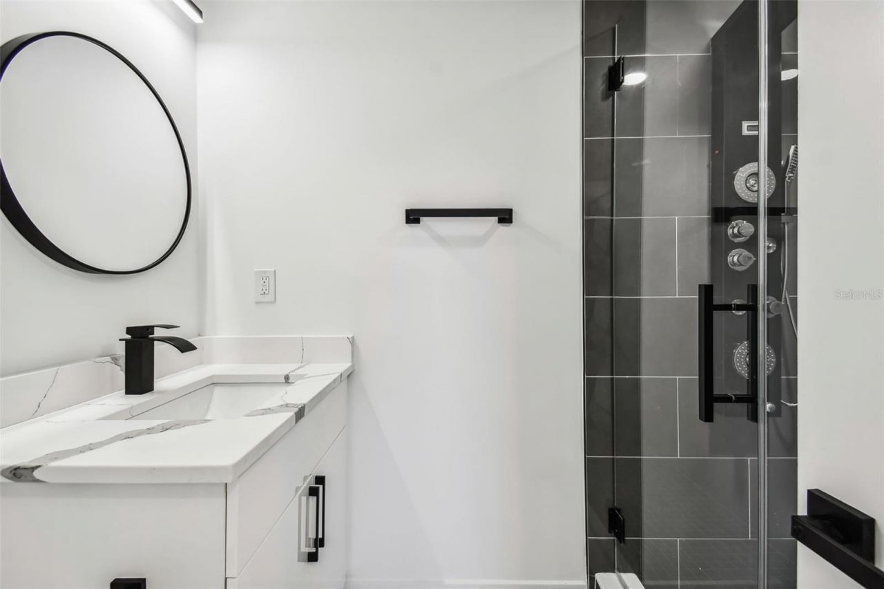 110 28th Avenue N, Unit B, Saint Petersburg, FL 33704 Photo