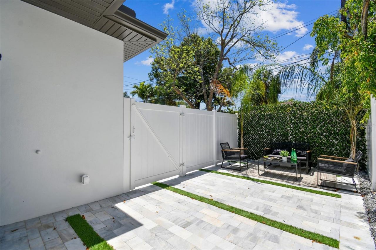 110 28th Avenue N, Unit B, Saint Petersburg, FL 33704 Photo