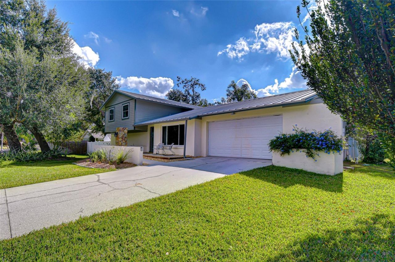 309 Bloomingfield Drive, Brandon, FL 33511 Main Photo