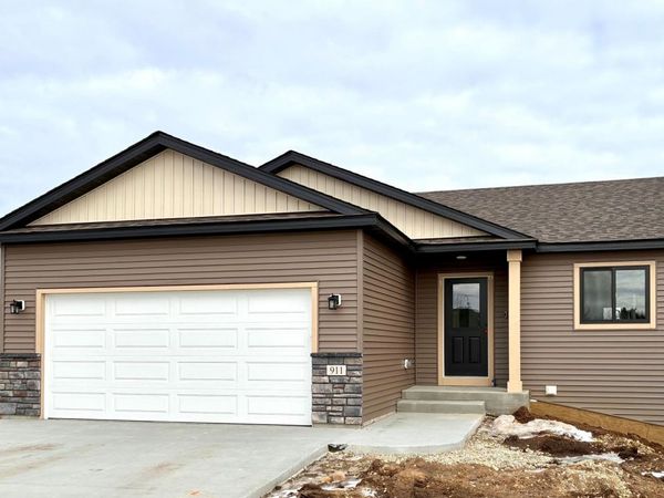 911 3rd Street, Wanamingo, MN 55983