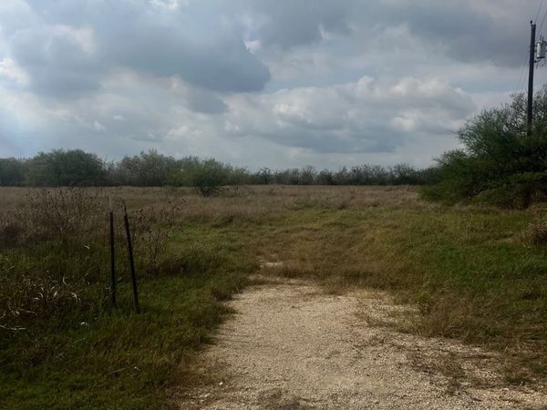 500 S Nixon Ave, Nixon, TX 78140