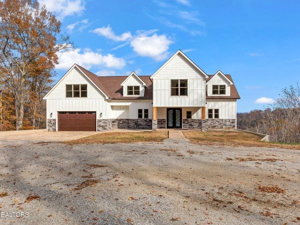 176 Bear Pause Rd, Byrdstown, TN 38549