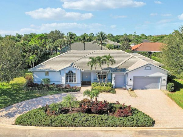 7760 SE Manhasset Place, Hobe Sound, FL 33455