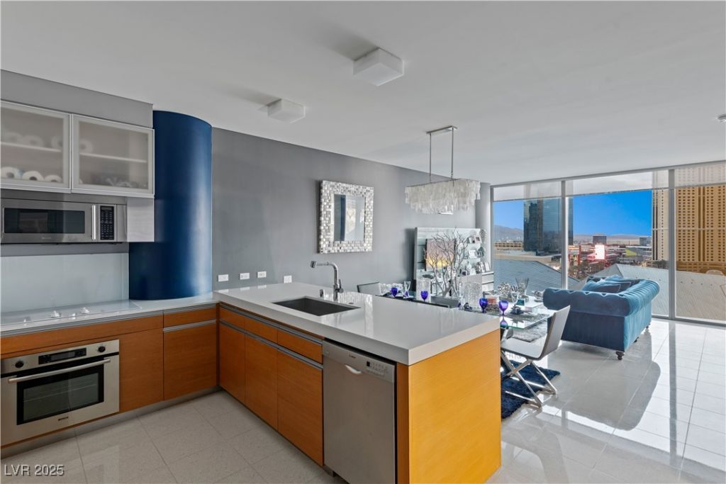 3722 Las Vegas Boulevard, Unit 705, Las Vegas, NV 89158 Main Photo