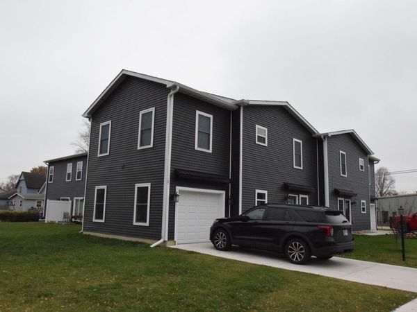 150-152 N 16th Street, Chesterton, IN 46304