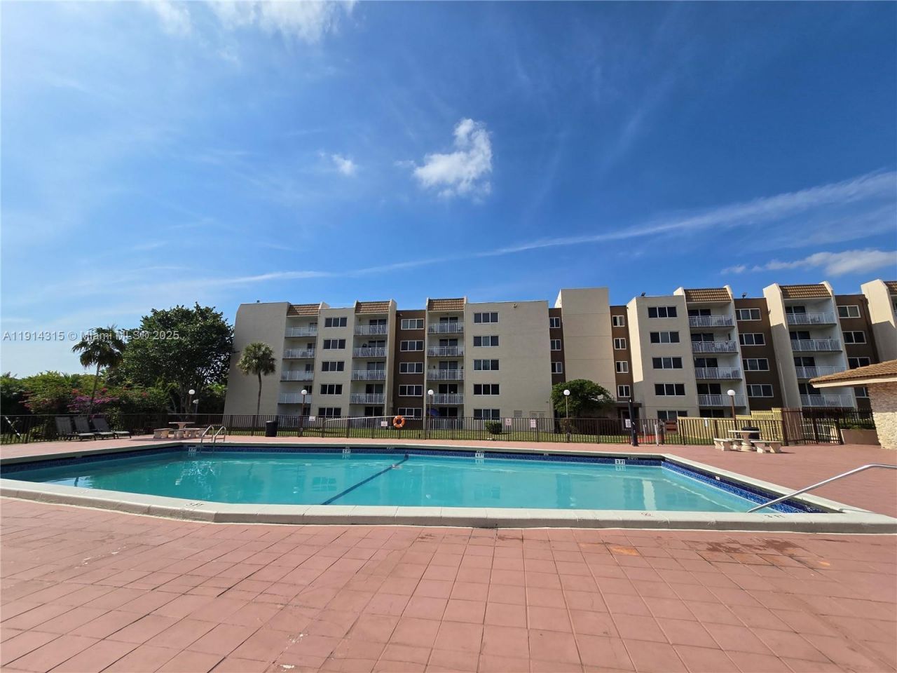 6940 Miami Gardens Dr, Unit 1-319, Hialeah, FL 33015 Photo