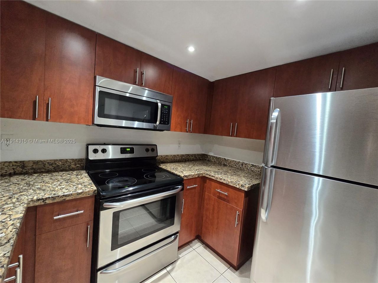 6940 Miami Gardens Dr, Unit 1-319, Hialeah, FL 33015 Photo