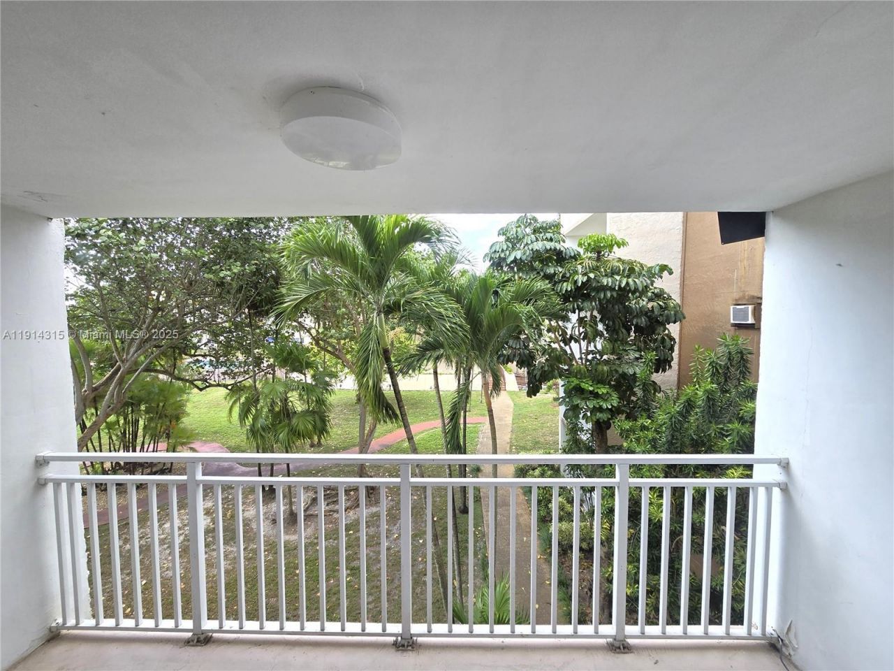 6940 Miami Gardens Dr, Unit 1-319, Hialeah, FL 33015 Photo
