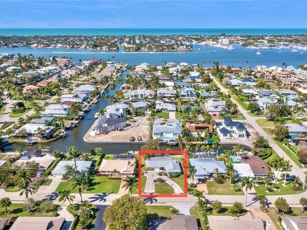 1696 Sandpiper ST, NAPLES, FL 34102