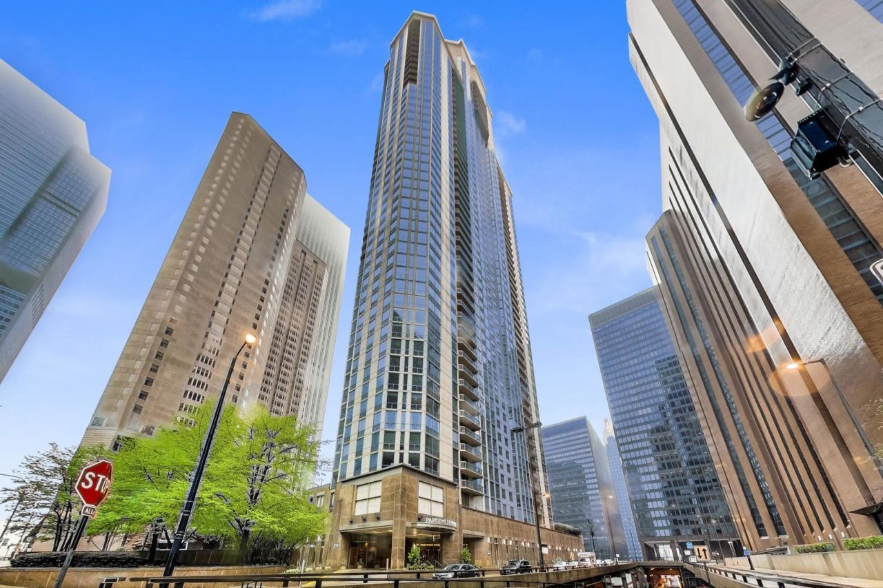 222 N Columbus Drive, Unit 1601, Chicago, IL 60601 Main Photo
