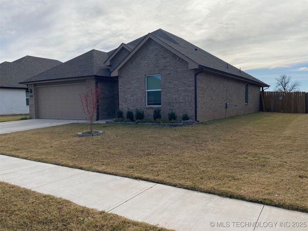 7122 E 155th Place S, Bixby, OK 74008