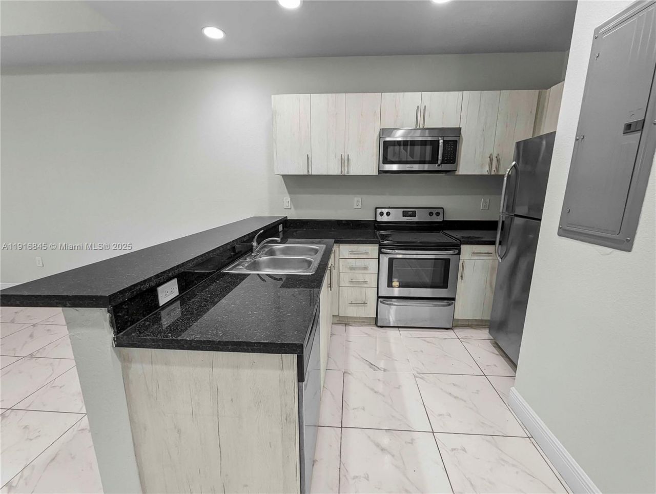 850 SW 14th Ave, Unit 4, Miami, FL 33135 Photo