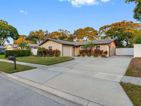 8139 129TH LANE N, SEMINOLE, FL 33776