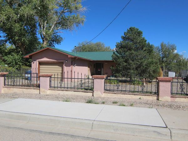 652 Helen Circle, Los Lunas, NM 87031