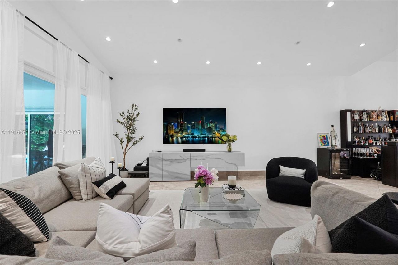 145 Bal Bay Dr, Bal Harbour, FL 33154 Photo