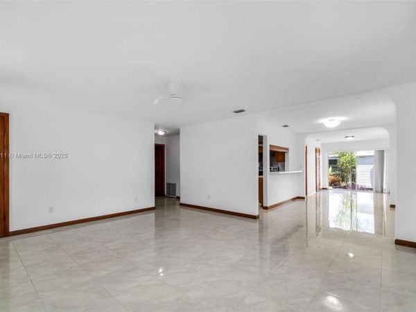 9085 SW 157th St, Palmetto Bay, FL 33157