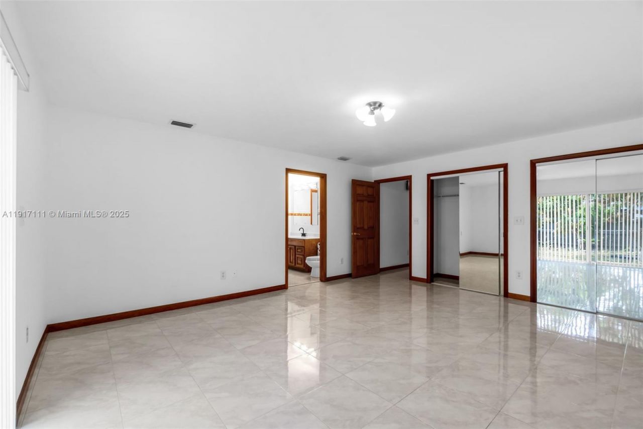 9085 SW 157th St, Palmetto Bay, FL 33157 Photo