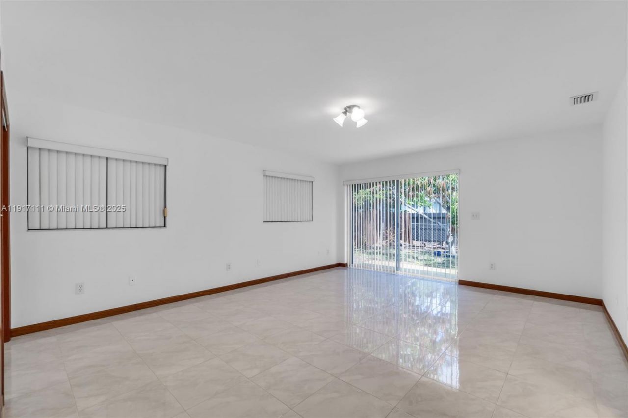 9085 SW 157th St, Palmetto Bay, FL 33157 Photo