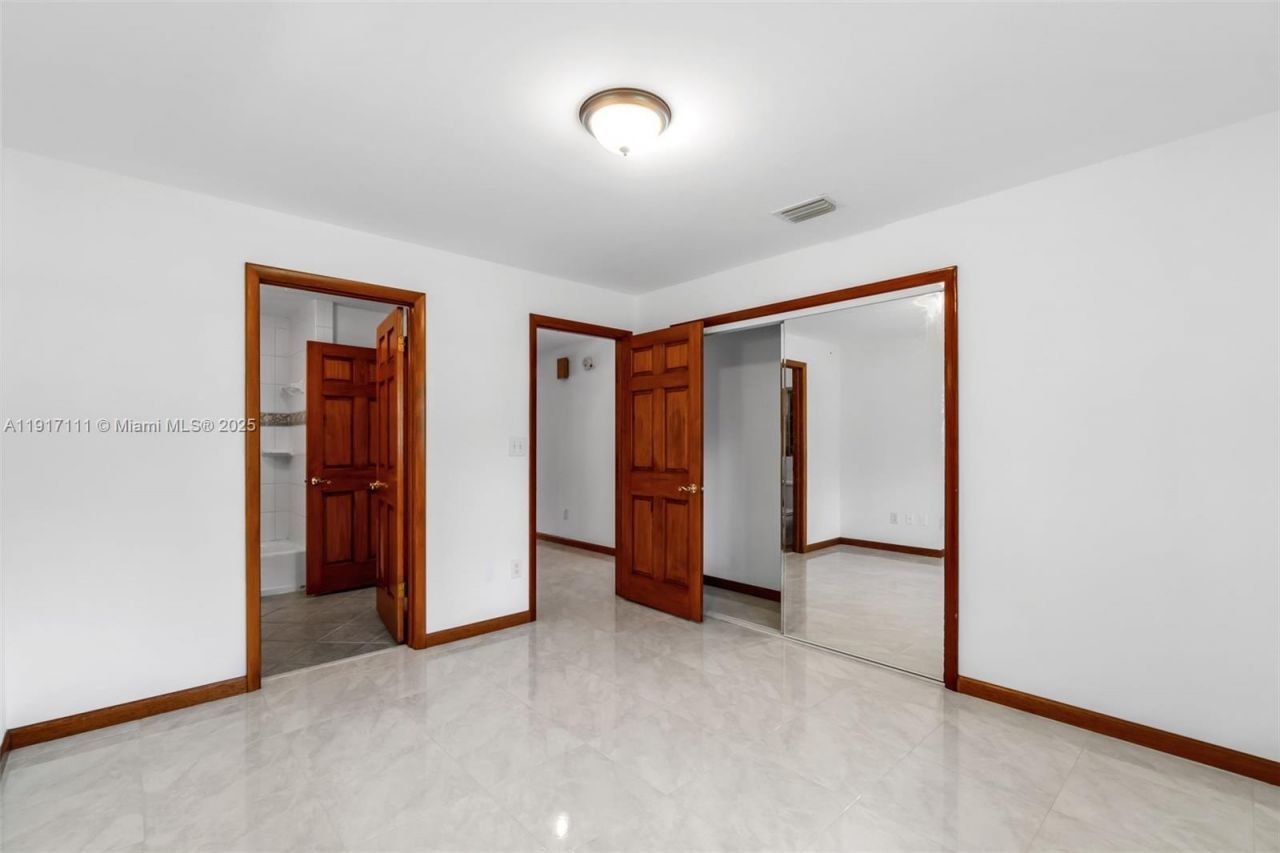 9085 SW 157th St, Palmetto Bay, FL 33157 Photo