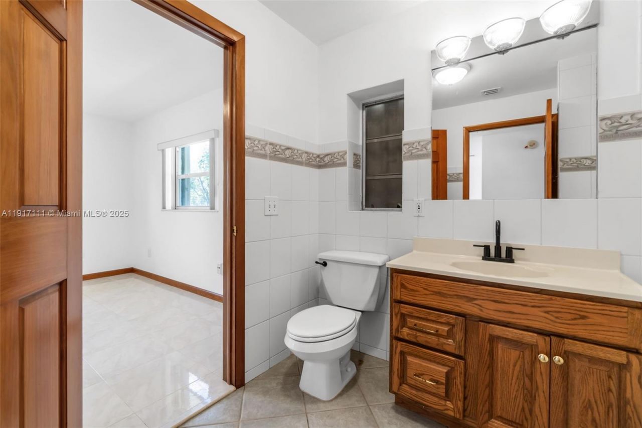 9085 SW 157th St, Palmetto Bay, FL 33157 Photo