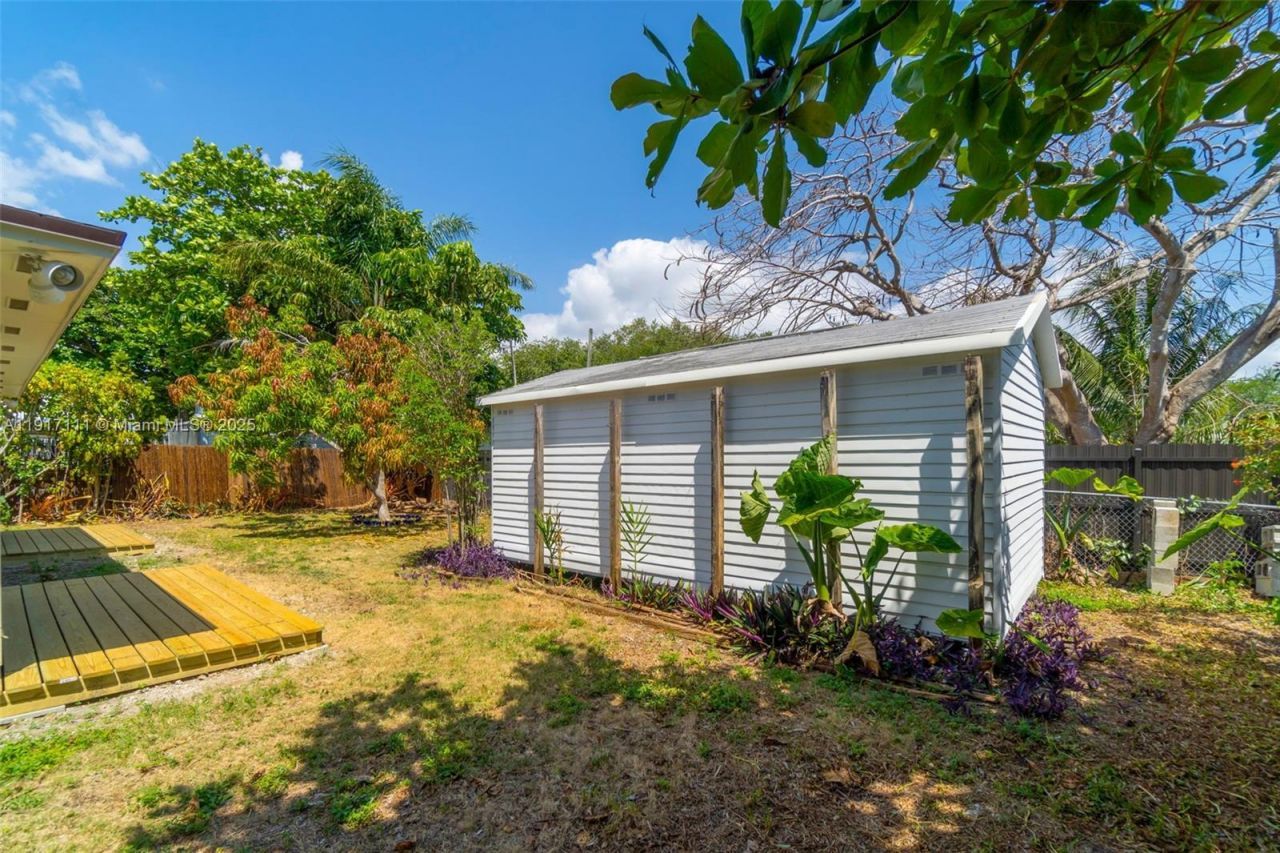 9085 SW 157th St, Palmetto Bay, FL 33157 Photo