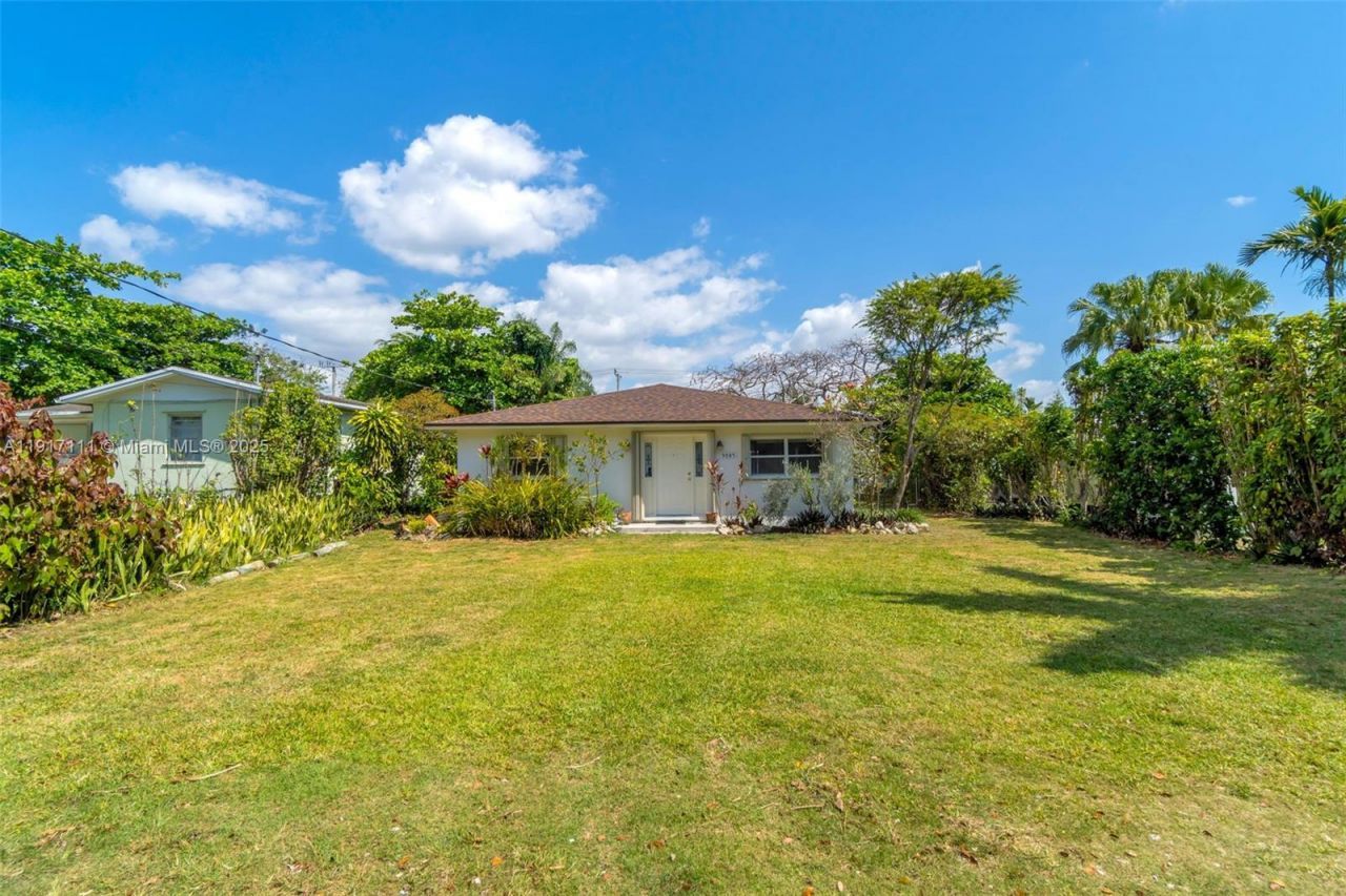 9085 SW 157th St, Palmetto Bay, FL 33157 Photo