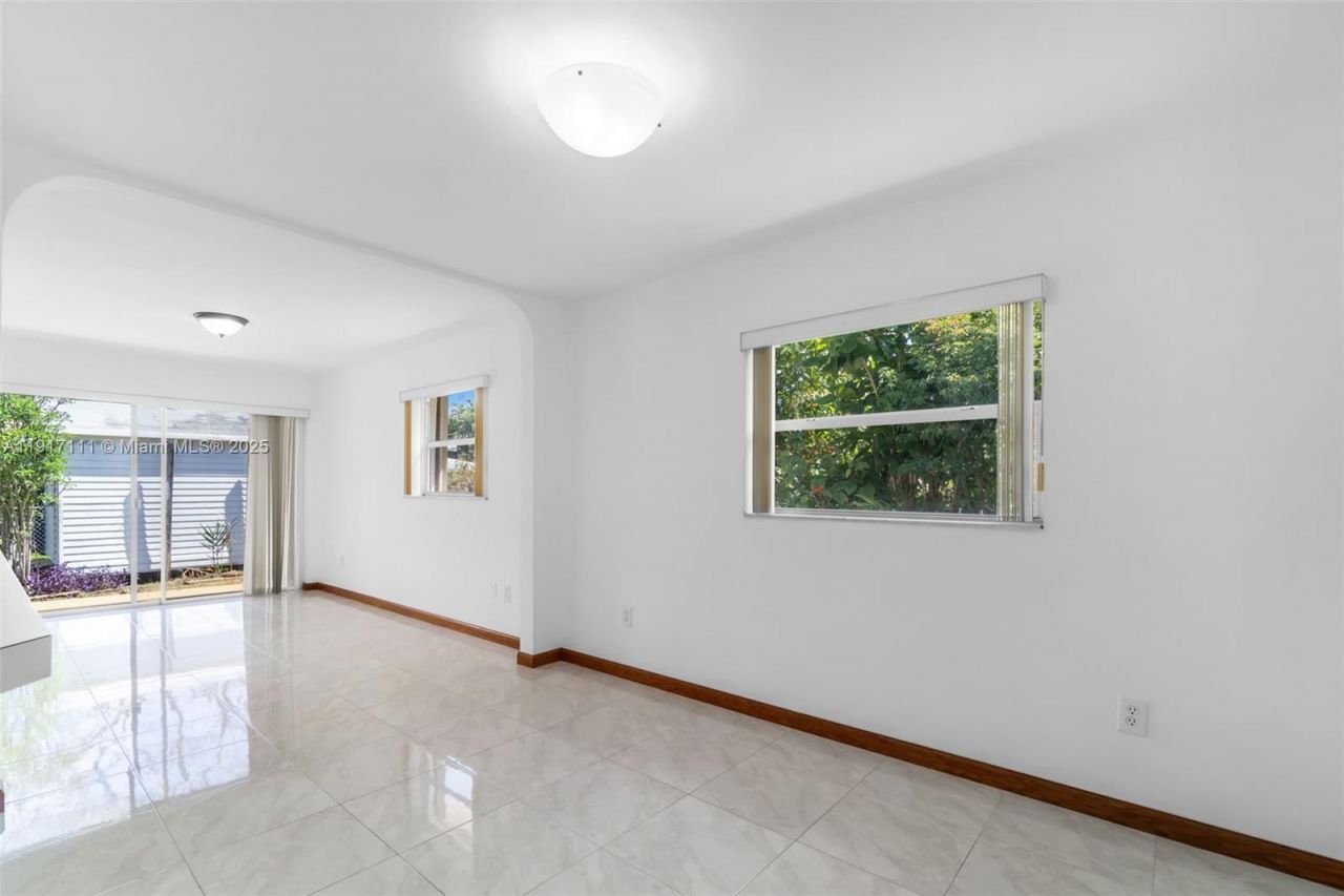 9085 SW 157th St, Palmetto Bay, FL 33157 Photo