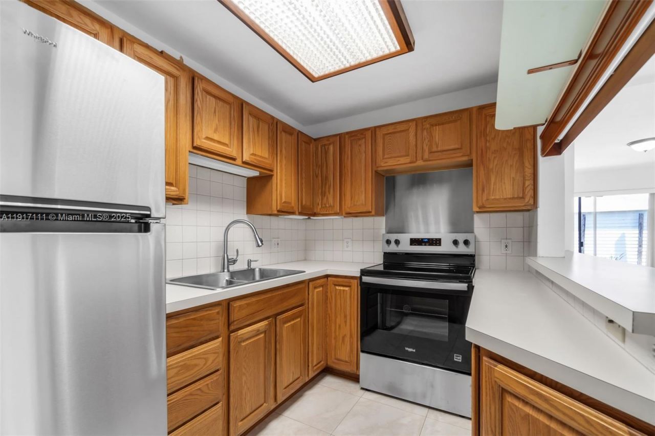 9085 SW 157th St, Palmetto Bay, FL 33157 Photo