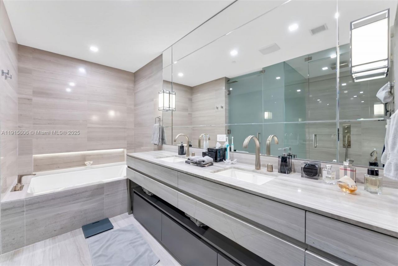 18975 Collins Ave, Unit 1002, Sunny Isles Beach, FL 33160 Photo