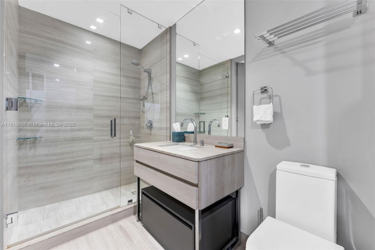 18975 Collins Ave, Unit 1002, Sunny Isles Beach, FL 33160 Photo