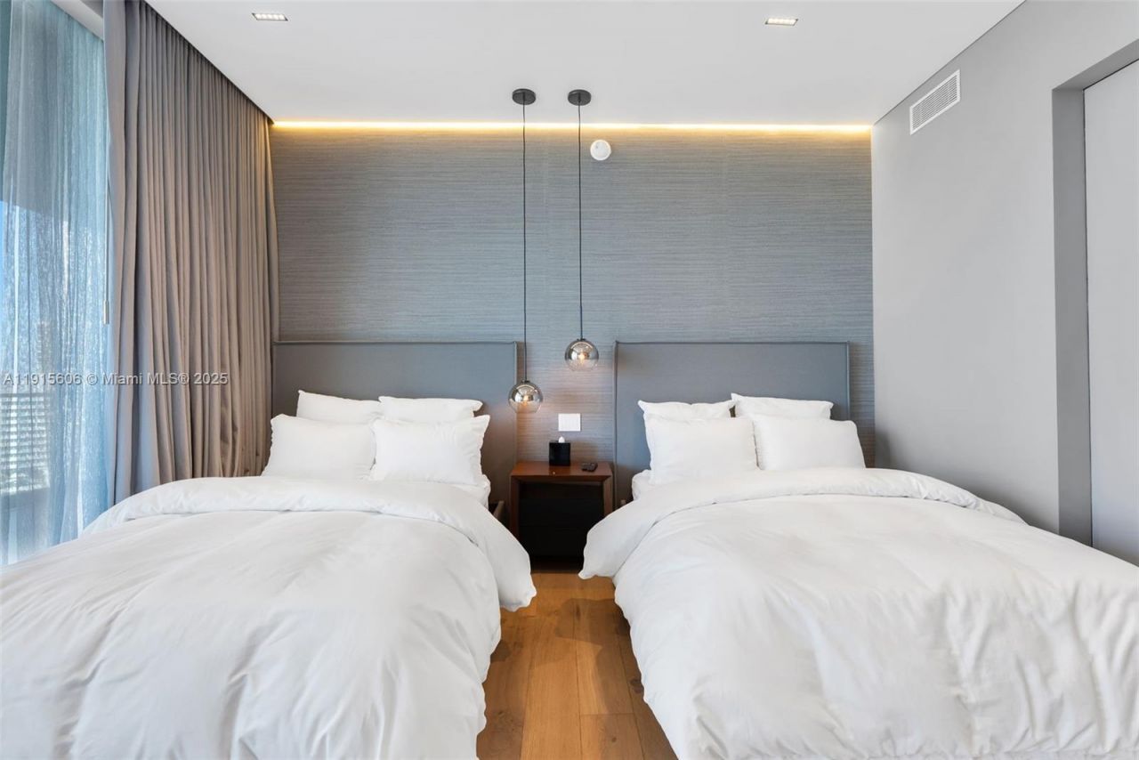 18975 Collins Ave, Unit 1002, Sunny Isles Beach, FL 33160 Photo