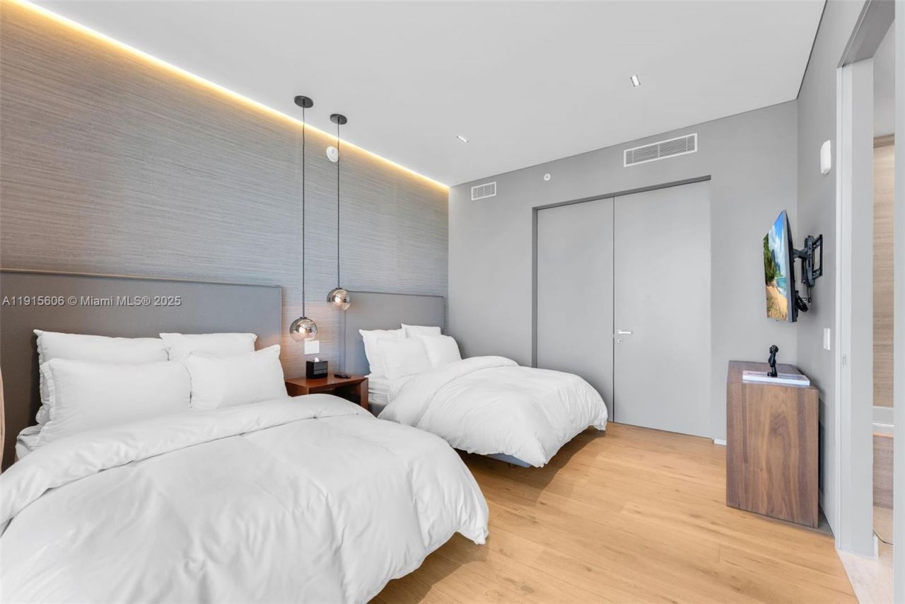 18975 Collins Ave, Unit 1002, Sunny Isles Beach, FL 33160 Photo