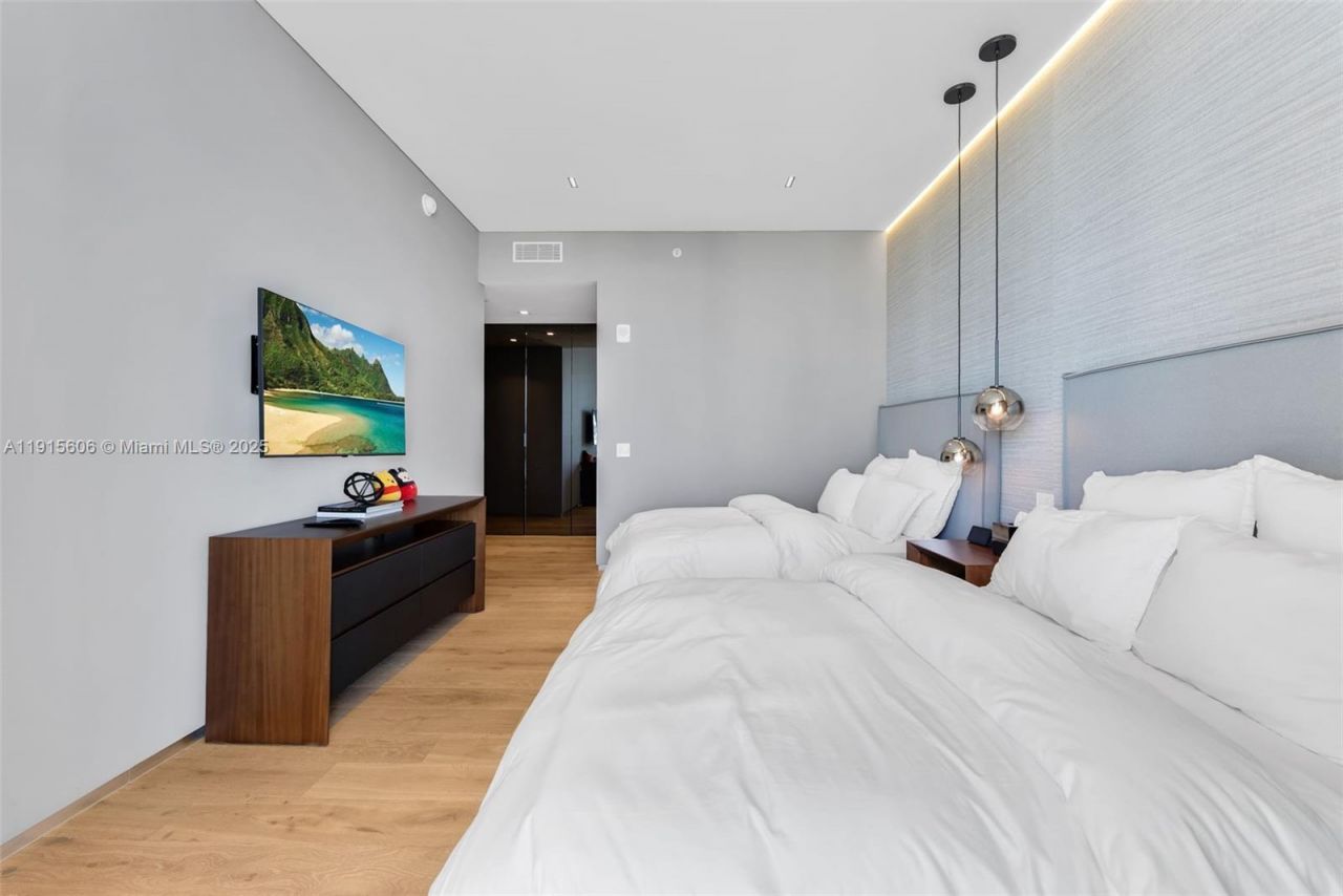 18975 Collins Ave, Unit 1002, Sunny Isles Beach, FL 33160 Photo