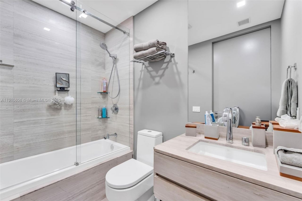 18975 Collins Ave, Unit 1002, Sunny Isles Beach, FL 33160 Photo