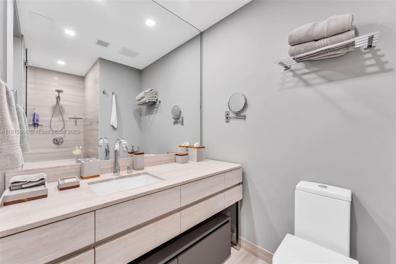 18975 Collins Ave, Unit 1002, Sunny Isles Beach, FL 33160 Photo