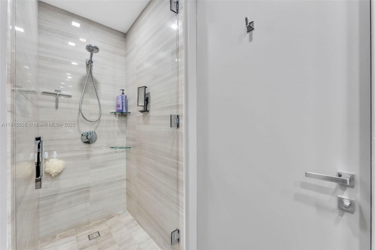 18975 Collins Ave, Unit 1002, Sunny Isles Beach, FL 33160 Photo