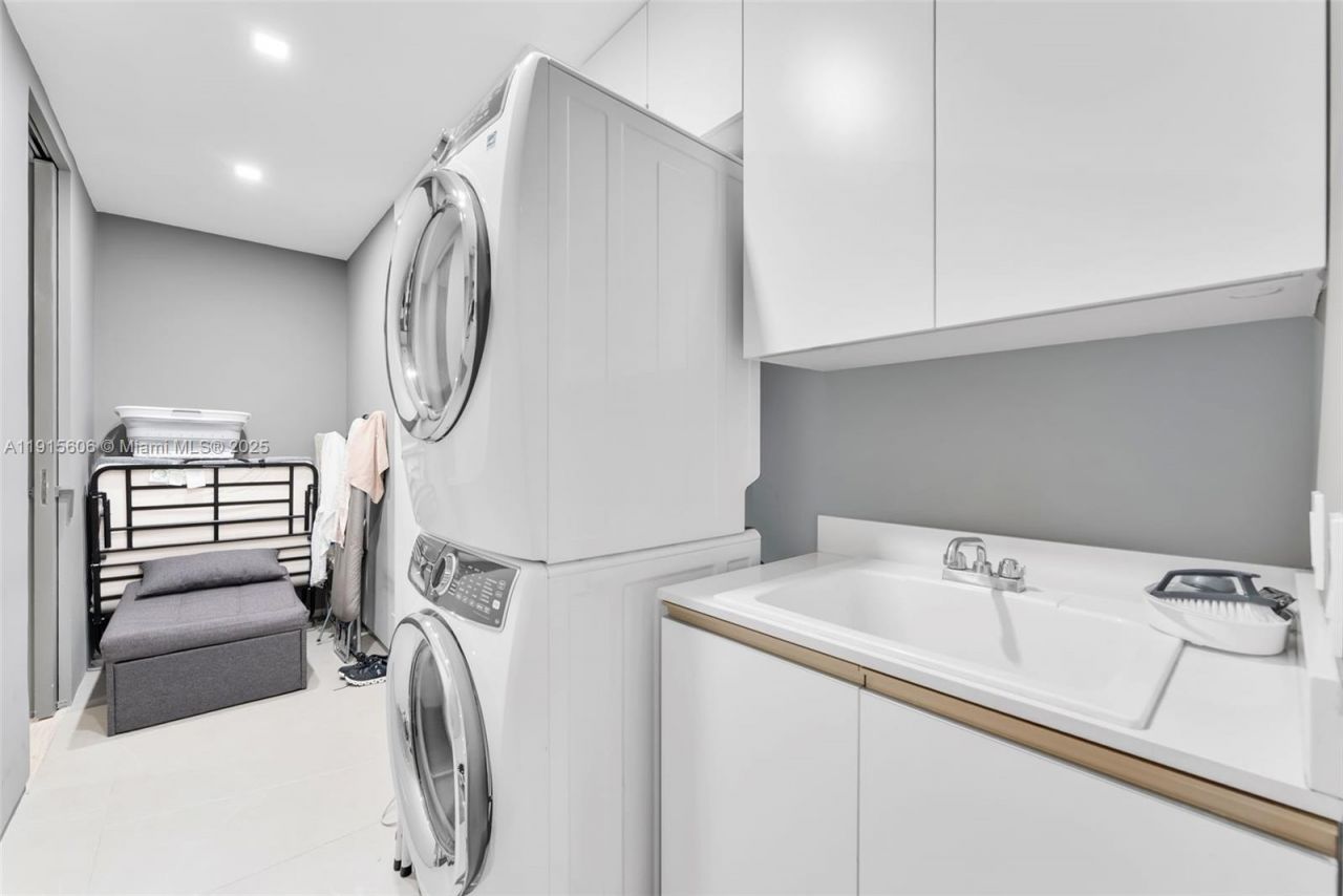 18975 Collins Ave, Unit 1002, Sunny Isles Beach, FL 33160 Photo