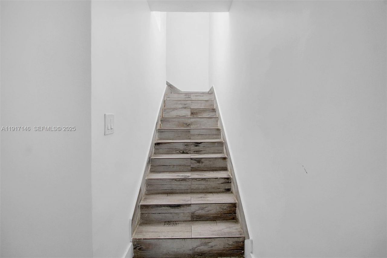 2275 NW 30th St, Miami, FL 33142 Photo