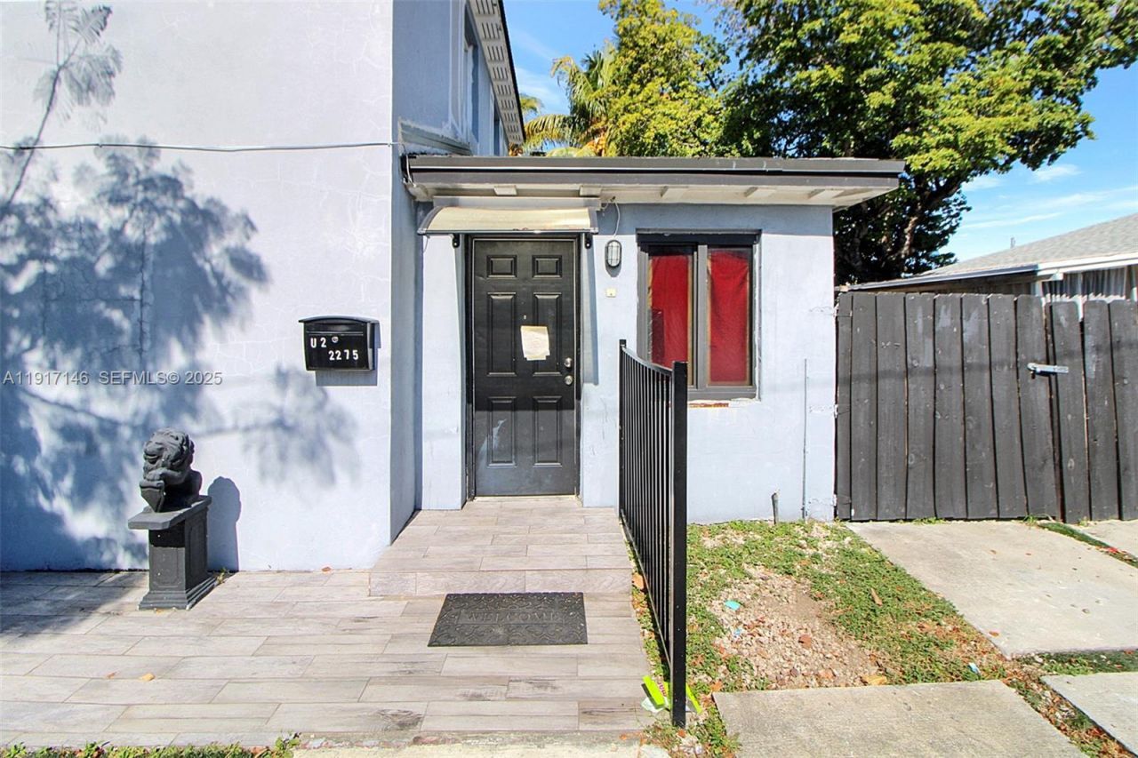 2275 NW 30th St, Miami, FL 33142 Photo