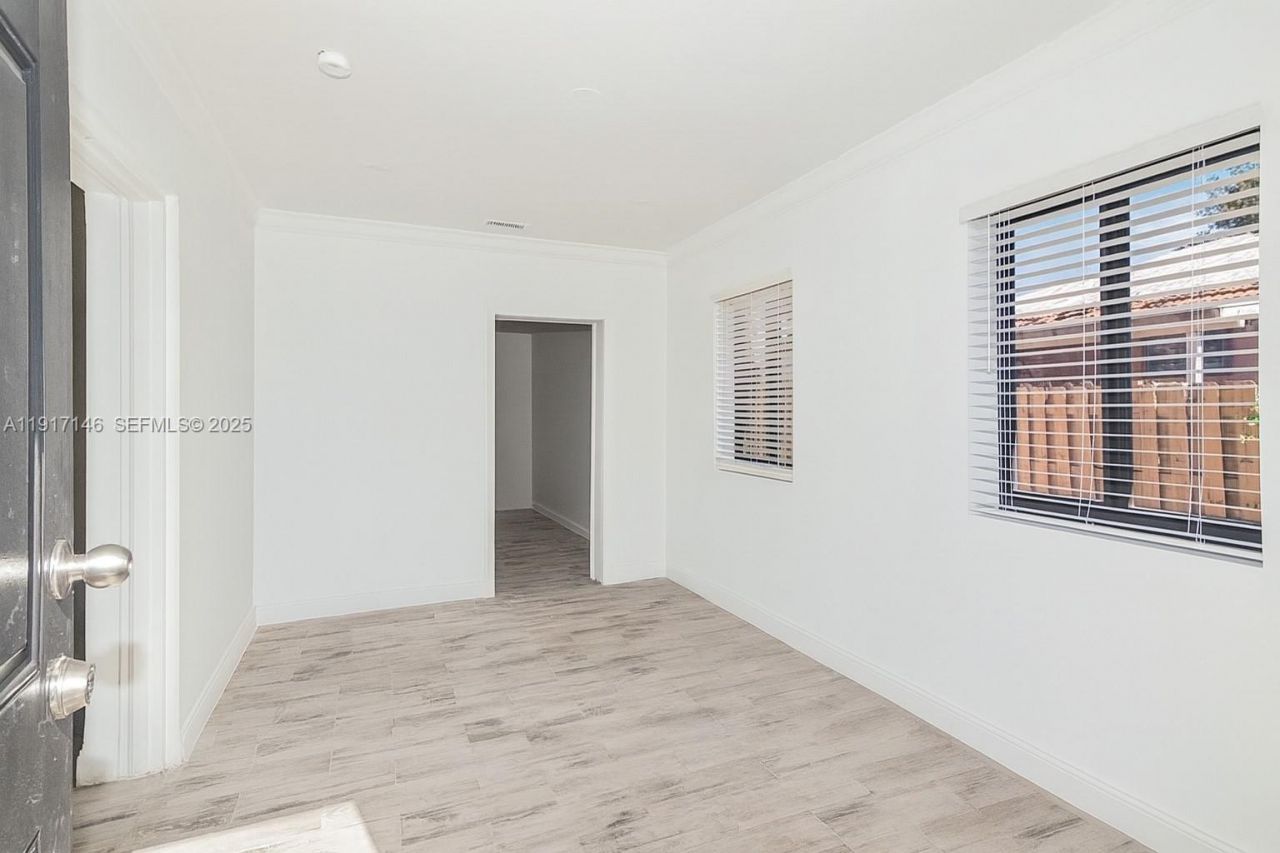 2275 NW 30th St, Miami, FL 33142 Photo