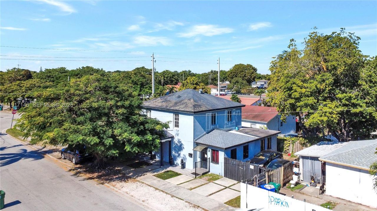 2275 NW 30th St, Miami, FL 33142 Photo