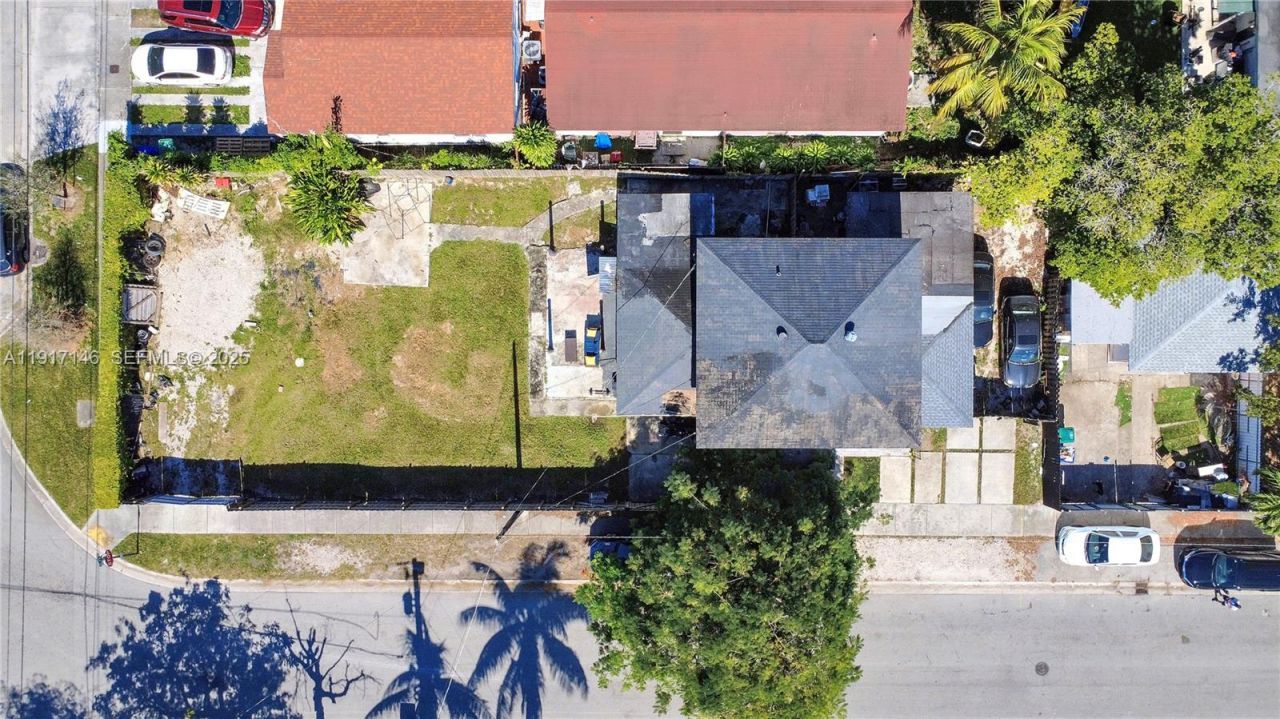 2275 NW 30th St, Miami, FL 33142 Photo