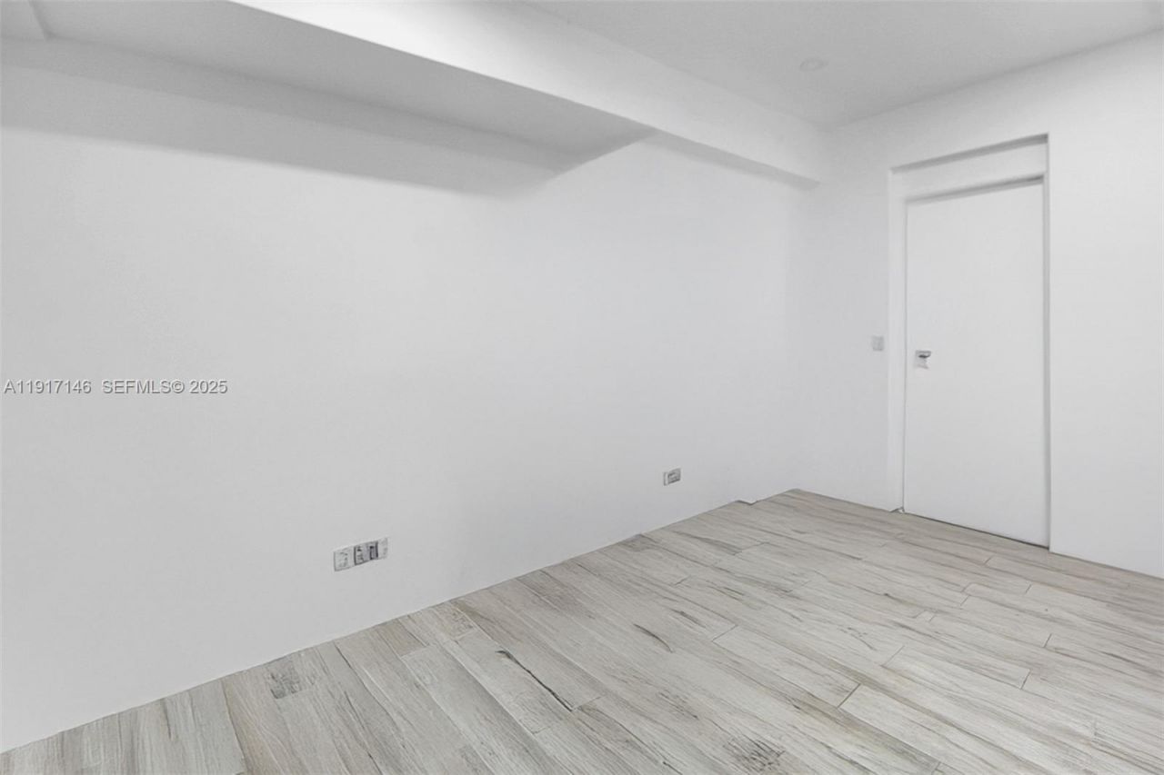 2275 NW 30th St, Miami, FL 33142 Photo